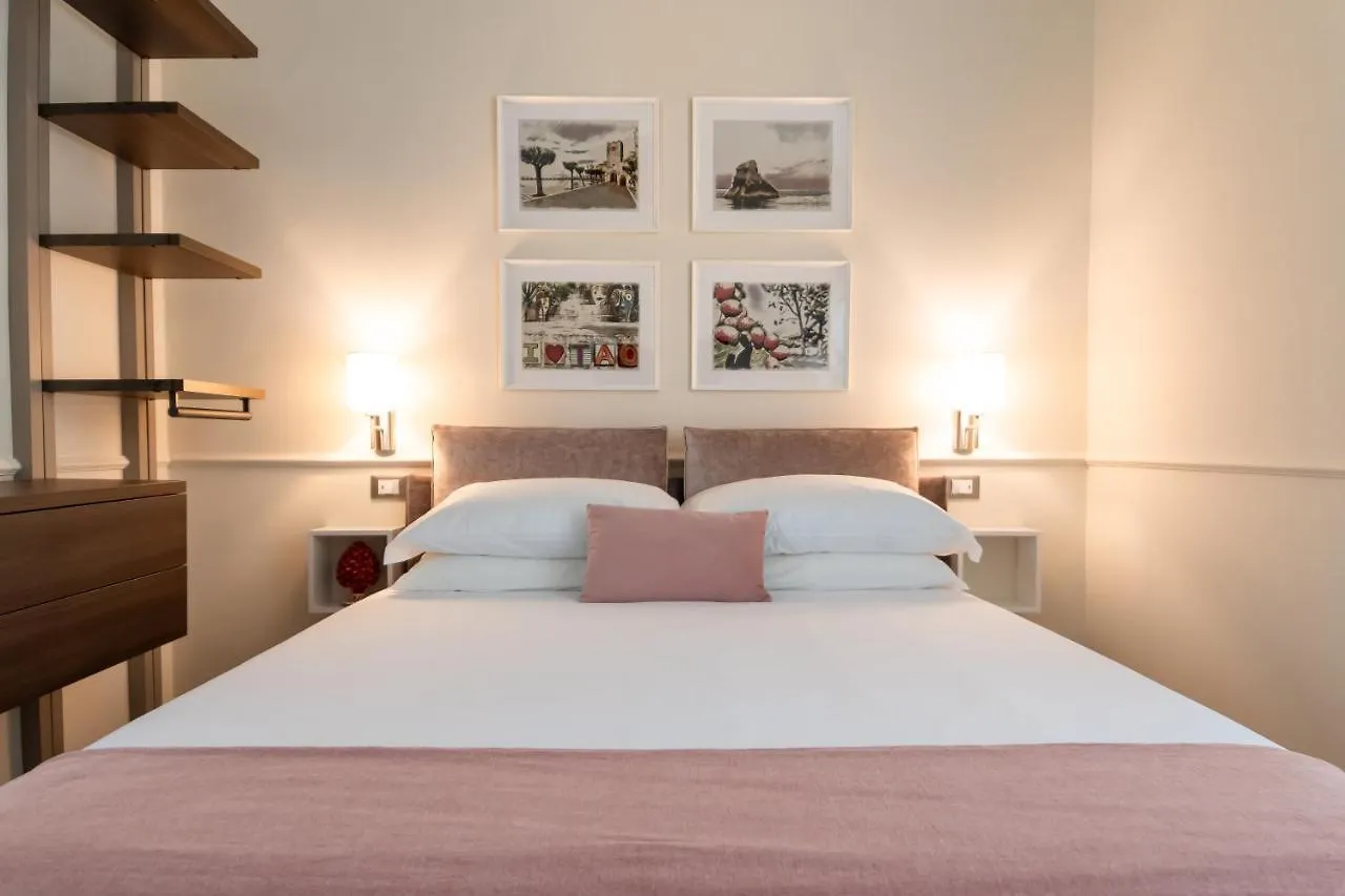 טאורמינה Longo Suites 0*,