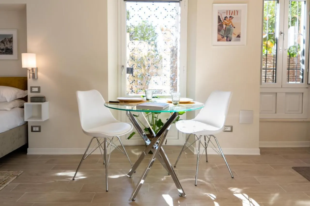 טאורמינה Longo Suites