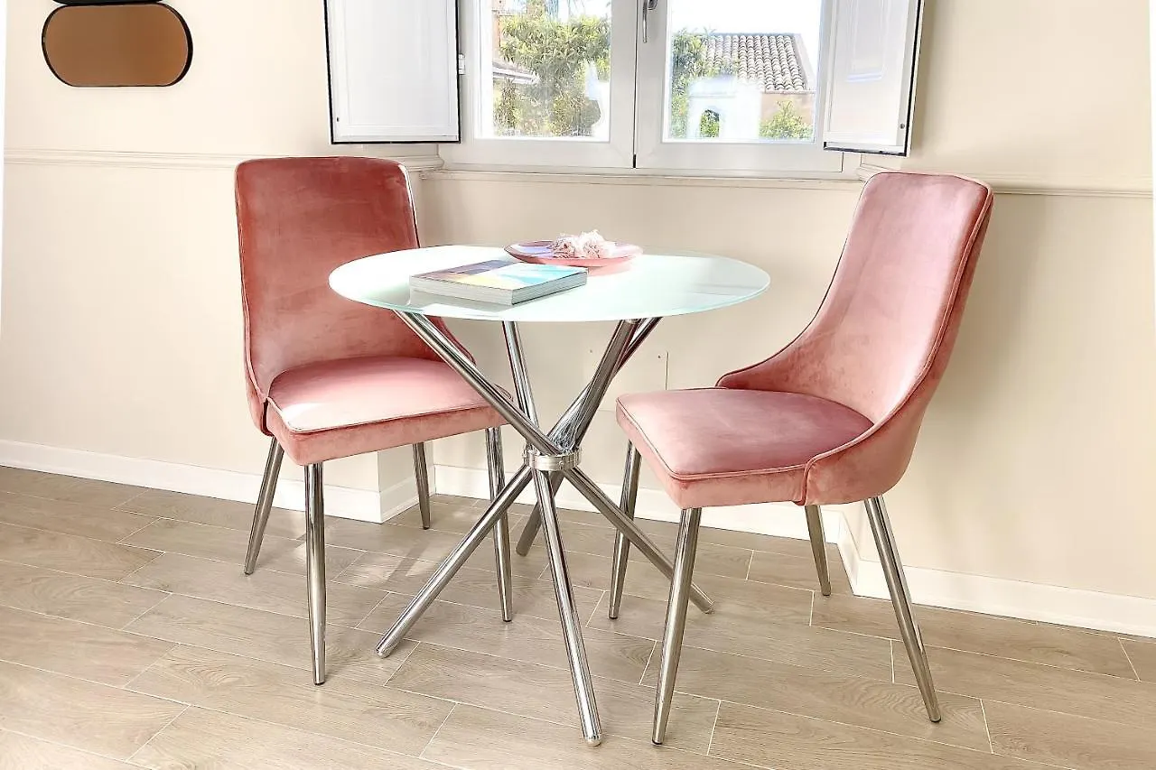 טאורמינה Longo Suites 0*,