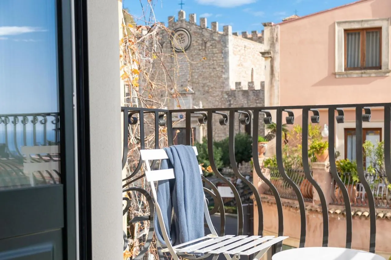 טאורמינה Longo Suites 0*,  איטליה